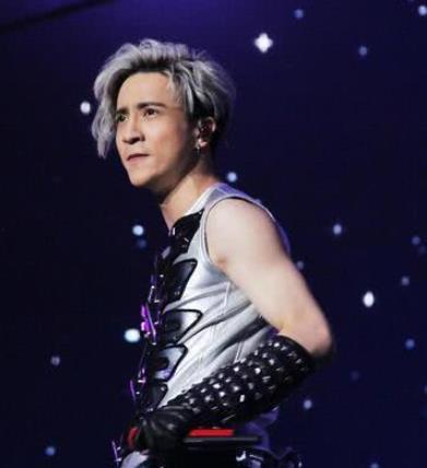 薛之谦演唱会女网红吃瓜,揭秘现场幕后风波